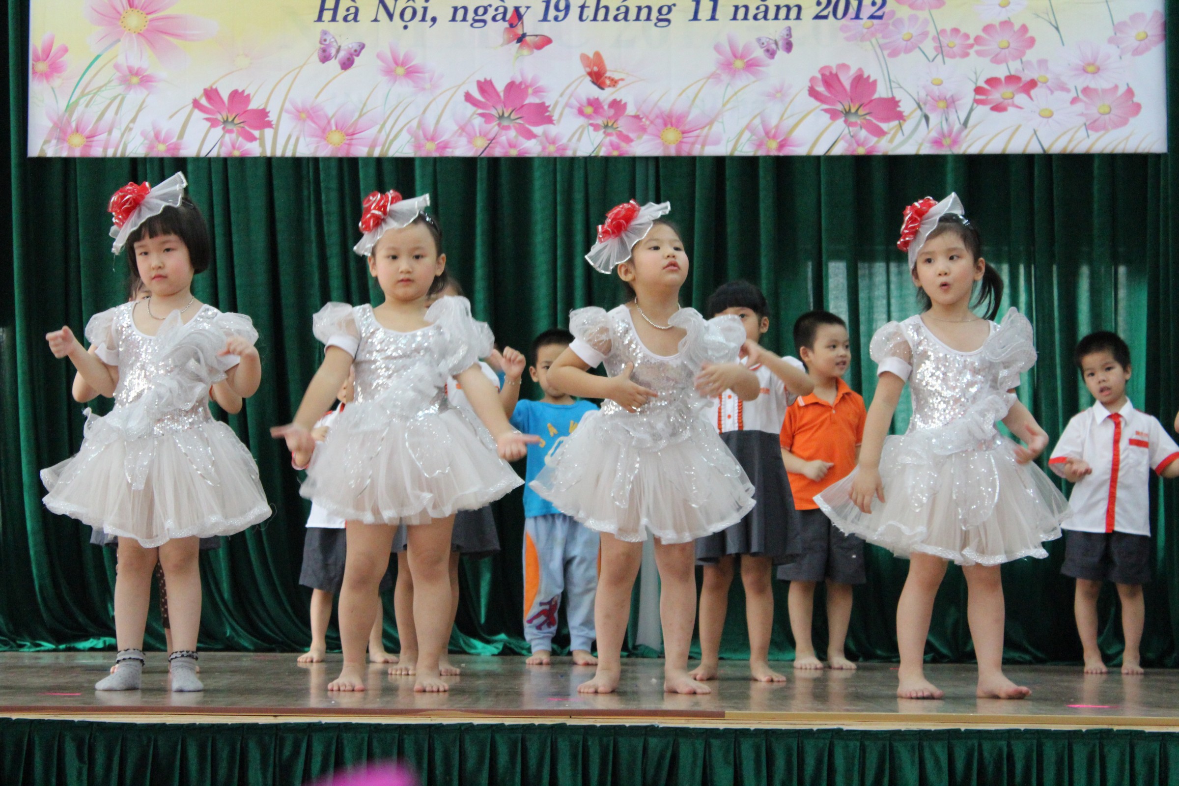 Mầm non chào mừng Ngày Nhà giáo Việt Nam 20 - 11