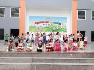 Tưng bừng chào đón