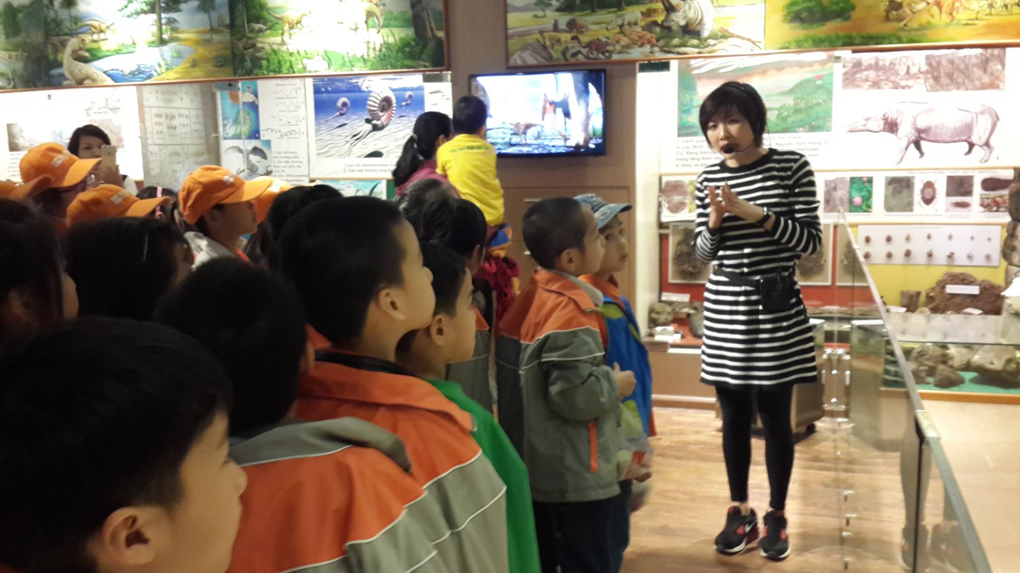 Buổi tham quan thú vị và bổ ích của các con học sinh lớp 2A4 tại Bảo Tàng Thiên nhiên Việt Nam