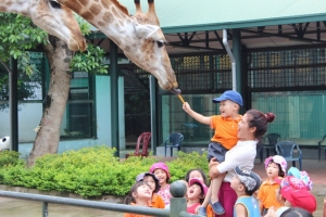 Điều bố mẹ không nên làm trước mặt con