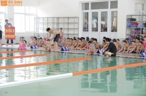 Học sinh trường Tiểu học QT Thăng Long thi cấp chứng chỉ môn bơi