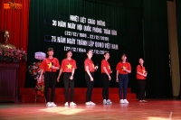 Giao lưu với Đoàn nghi lễ Quân Đội của cô và trò trường MN Thăng Long Giao lưu với Đoàn nghi lễ Quân Đội của cô và trò trường MN Thăng Long