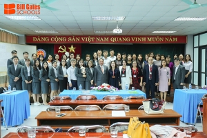 Tập thể CBGV trường THCS & THPT Quốc tế Thăng Long tham gia giao lưu trao đổi, học tập tại trường THPT Chuyên Biên Hòa Hà Nam