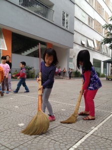Thực hành làm cô công nhân vệ sinh môi trường