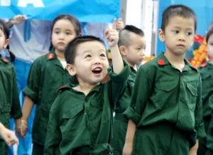 Chúng em làm chiến sĩ