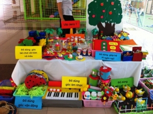 Cuộc thi triển lãm đồ dùng, đồ chơi tự tạo trường MN Thăng Long năm học 2014-2015