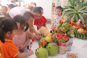 Vui đón trung thu cùng các bé Trường Mầm non Thăng Long