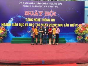 Giáo viên trường Tiểu học QT Thăng Long tích cực hưởng ứng Ngày hội Công nghệ Thông tin cấp Quận * Năm học 2017-2018