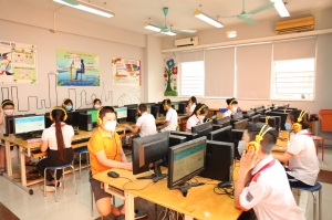 Học sinh BGS tham gia cuộc thi Olympic tiếng Anh trên mạng Internet (IOE) vòng Quốc gia