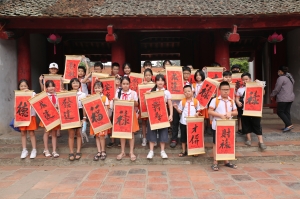 Học sinh khối 4 và 5 tham quan và vẽ tranh theo chủ điểm 