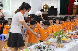 Trường Mầm non Thăng Long tổ chức tiệc Buffet cuối năm cho học sinh toàn trường