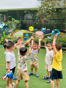 Hoạt Động Tắm Nắng Buổi Sáng - Khởi Đầu Ngày Mới Khỏe Mạnh Và Tràn Đầy Năng Lượng